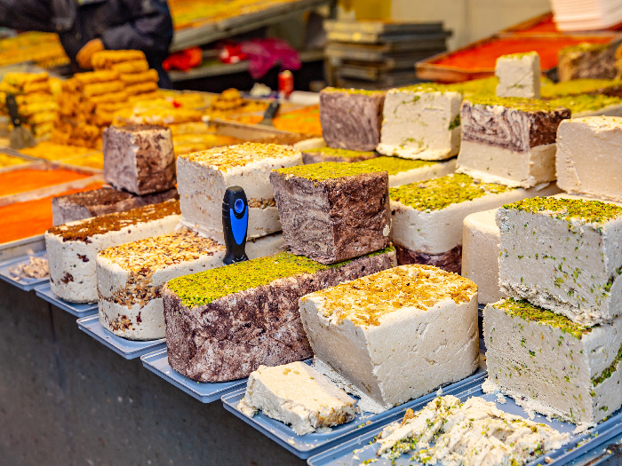 Diferentes tipos de halva en el mercado de Jerusalén